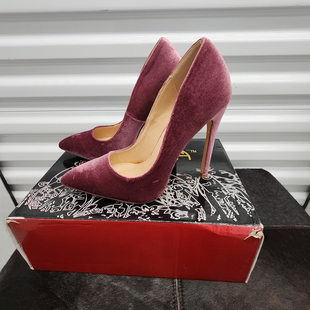 Velvet high heels - Picture 2 of 5